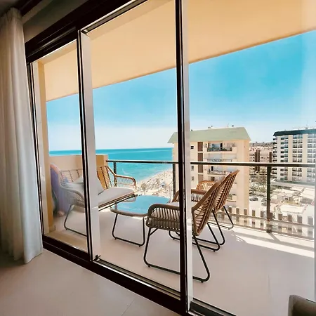 Luxury Beachfront アパート フエンヒロラ