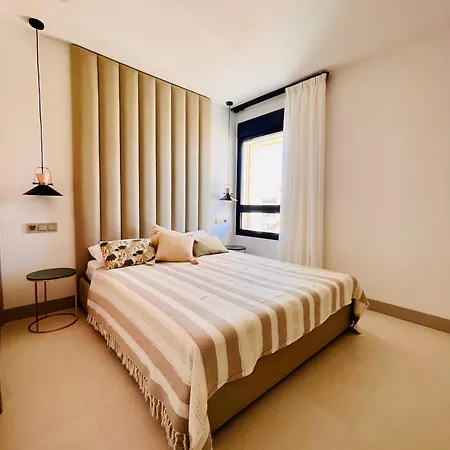 Luxury Beachfront 公寓 丰希罗拉